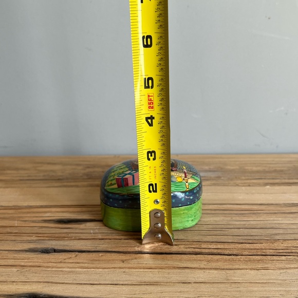 Vintage Hand Painted Green Holiday Scene Asian Lacquered Keepsake Box - Picture 6 of 9